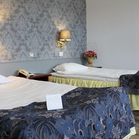 Nb Hotel With Free Parking Riga Exteriör bild