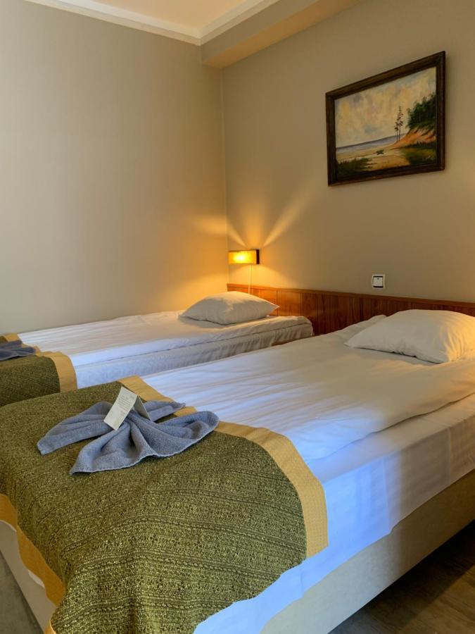 Nb Hotel With Free Parking Riga Exteriör bild