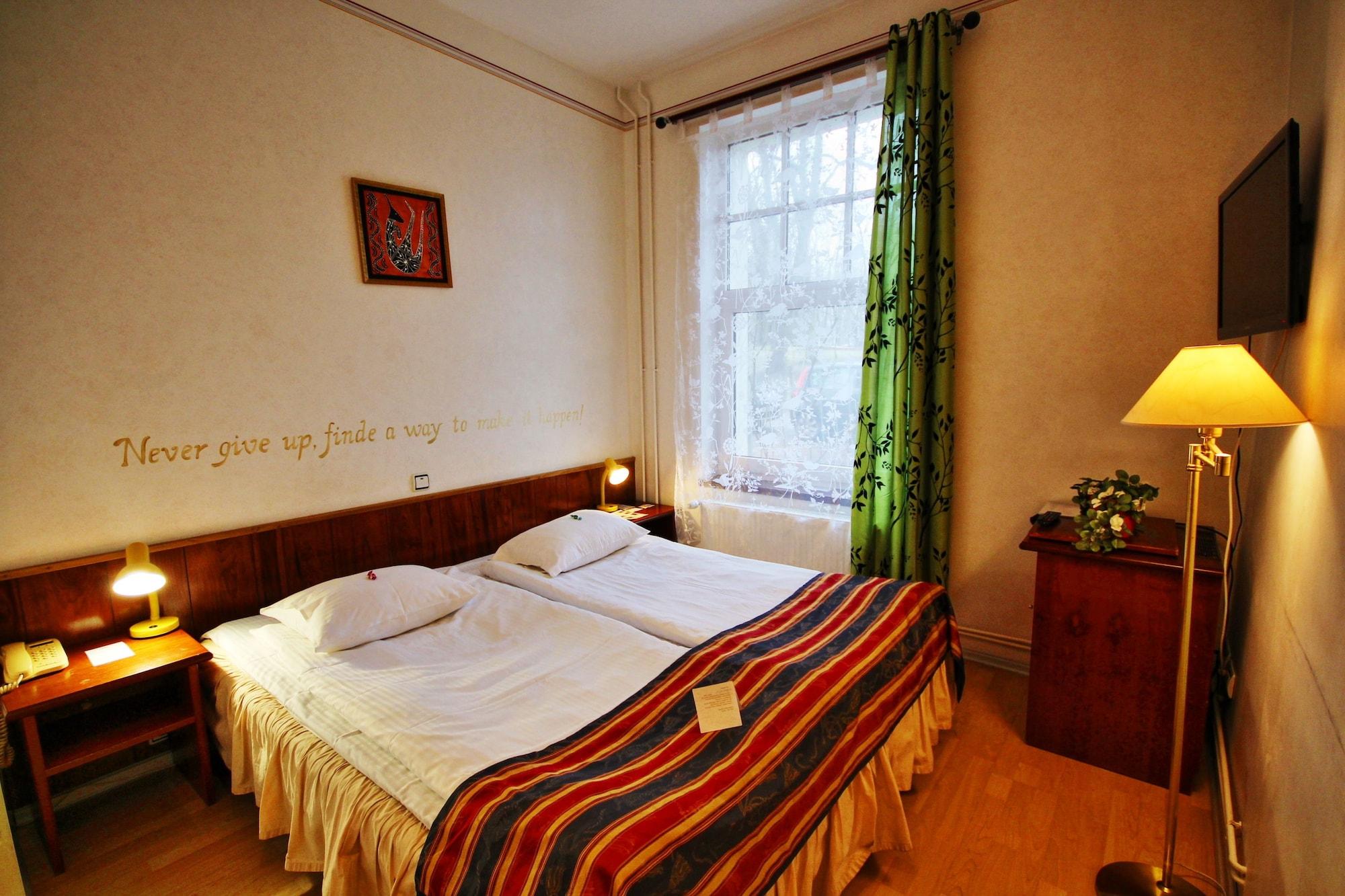 Nb Hotel With Free Parking Riga Exteriör bild