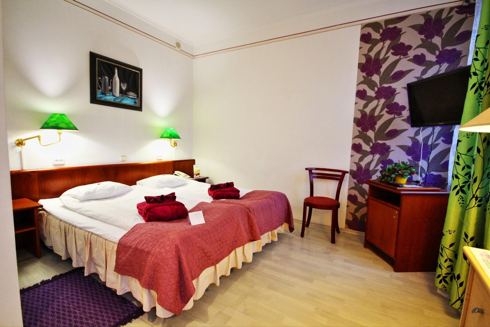 Nb Hotel With Free Parking Riga Exteriör bild