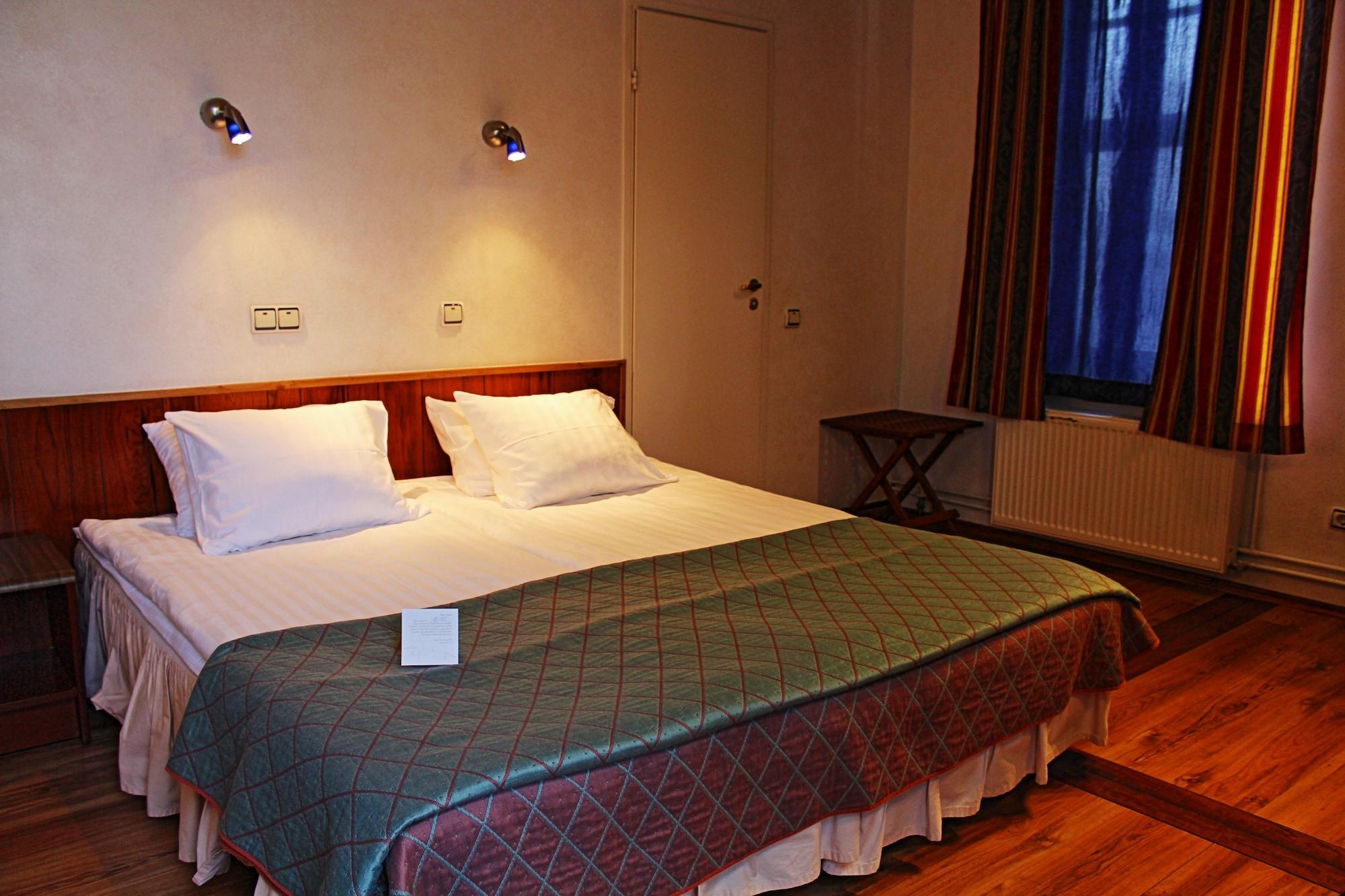 Nb Hotel With Free Parking Riga Exteriör bild