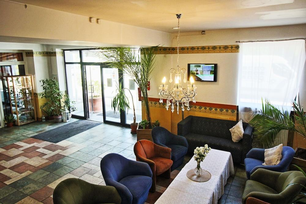 Nb Hotel With Free Parking Riga Exteriör bild