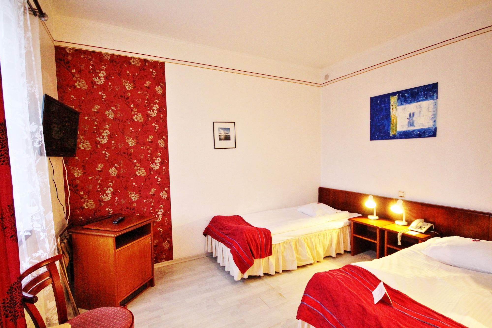 Nb Hotel With Free Parking Riga Exteriör bild