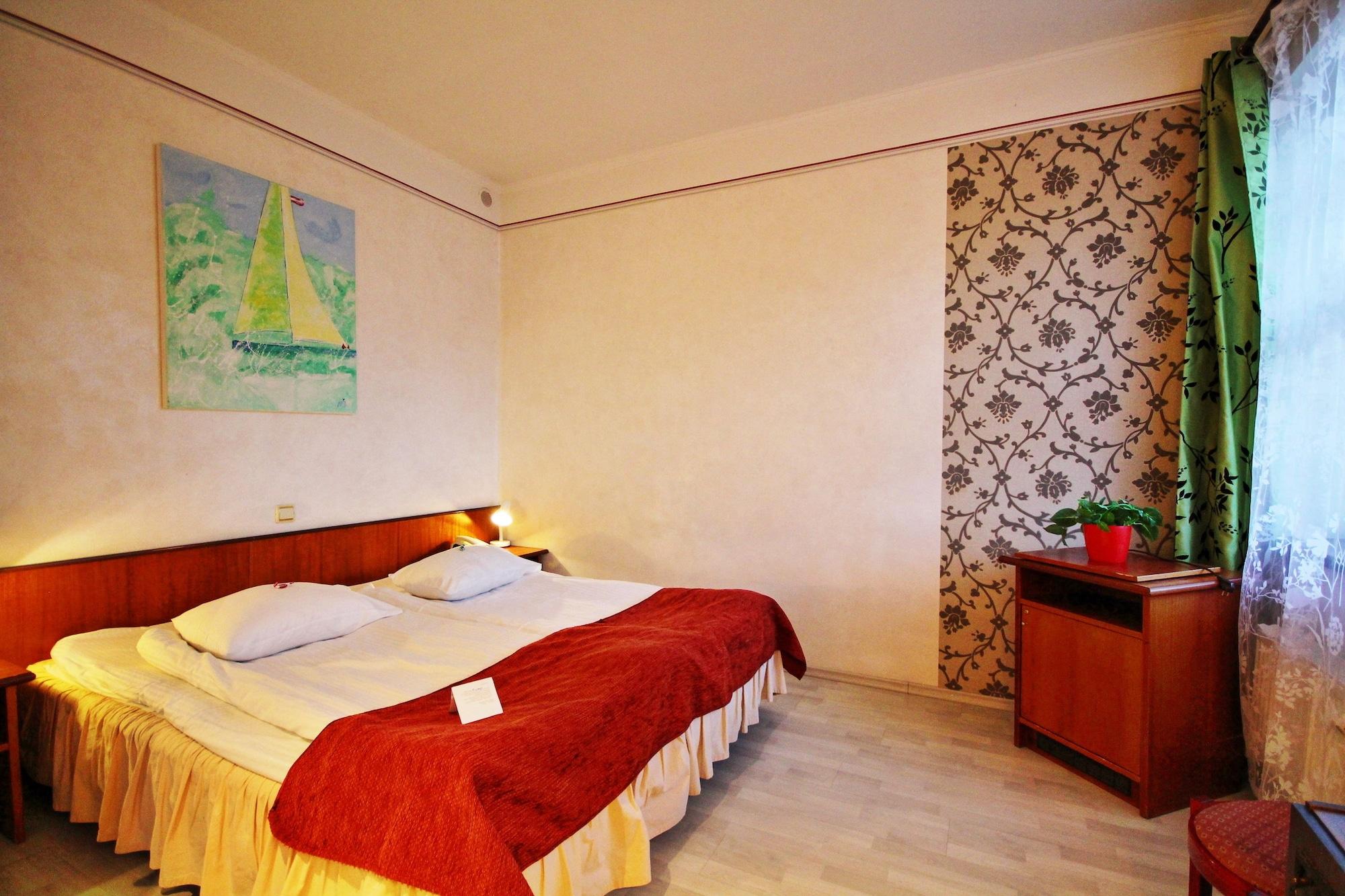 Nb Hotel With Free Parking Riga Exteriör bild