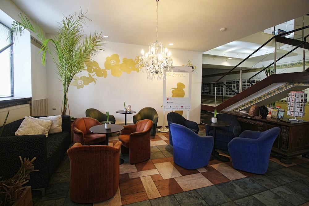 Nb Hotel With Free Parking Riga Exteriör bild