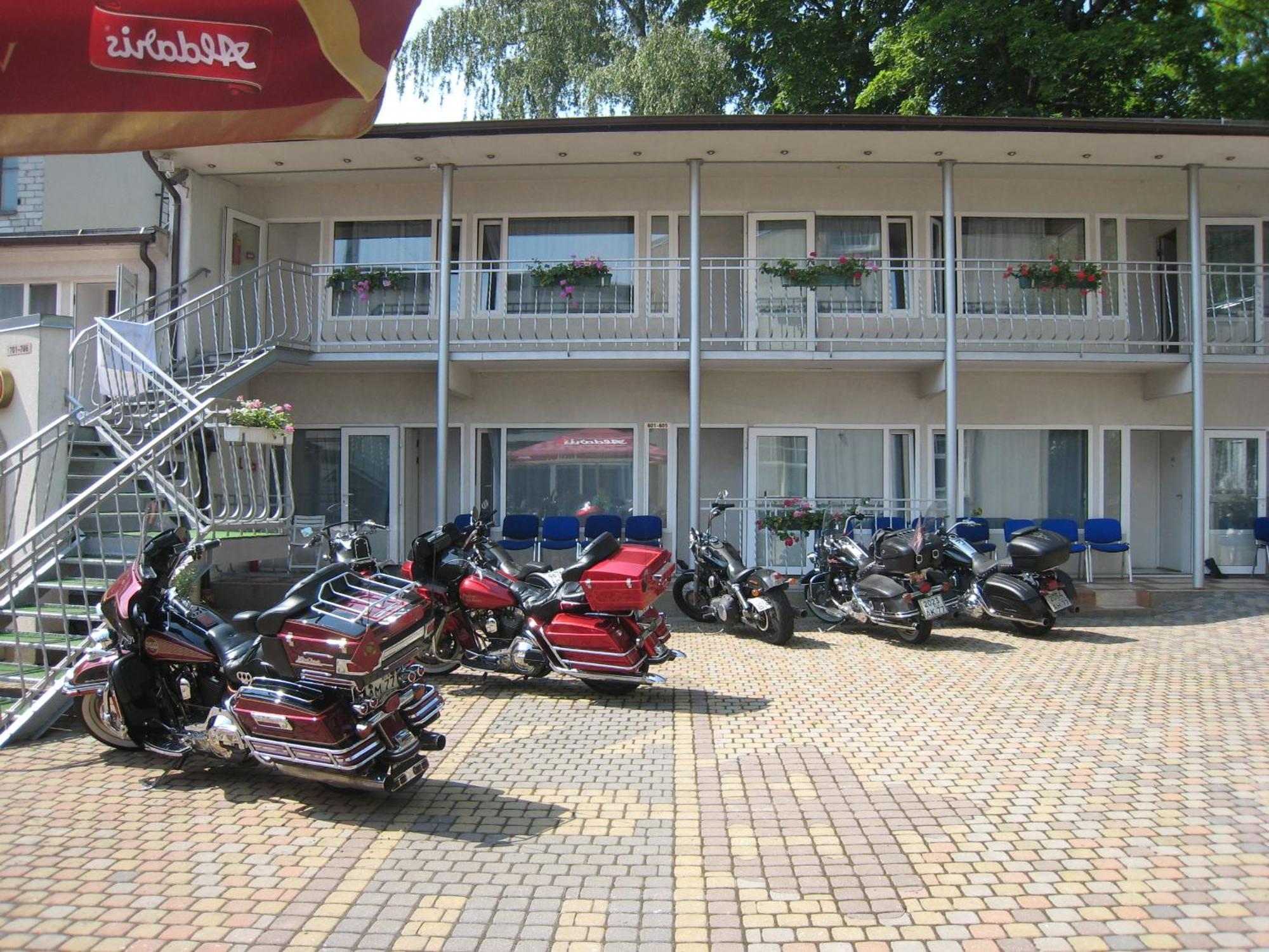 Nb Hotel With Free Parking Riga Exteriör bild