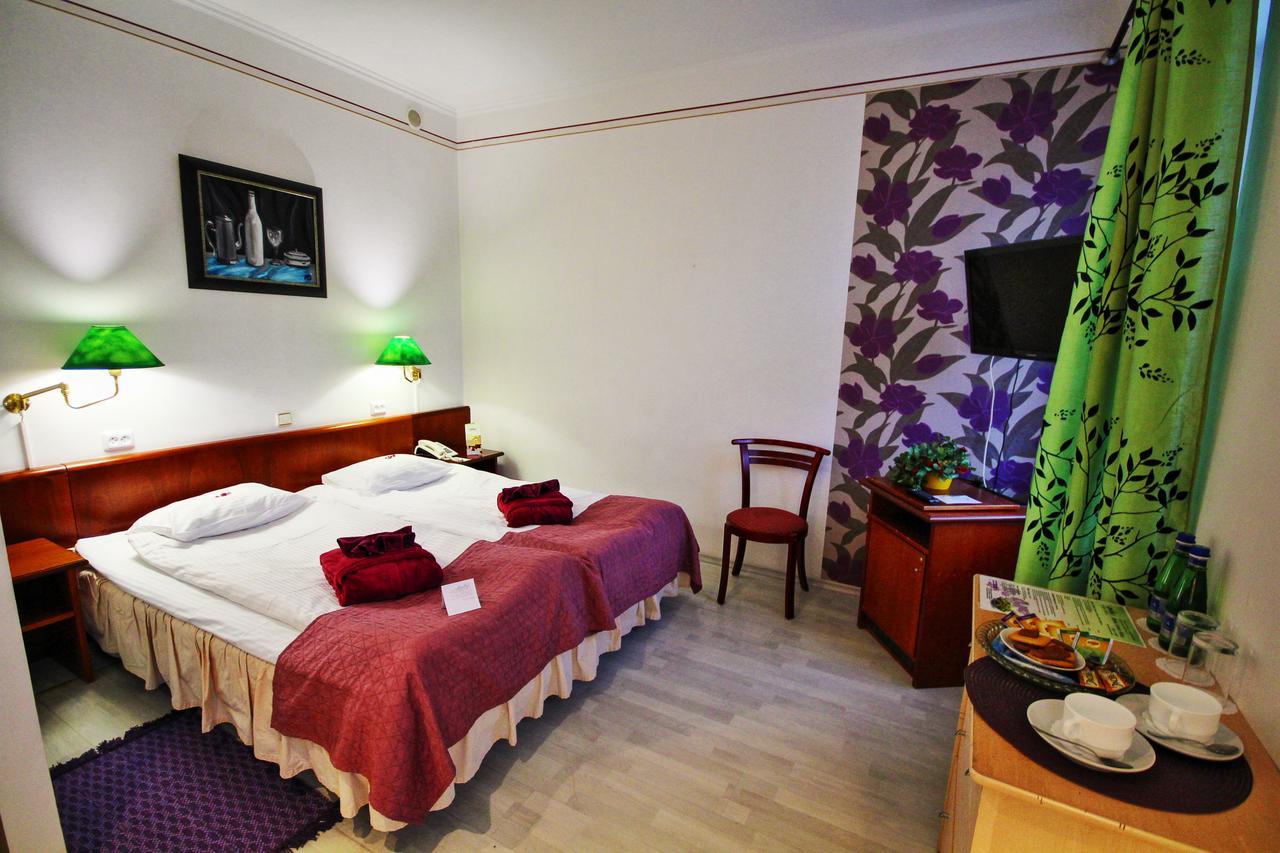 Nb Hotel With Free Parking Riga Exteriör bild