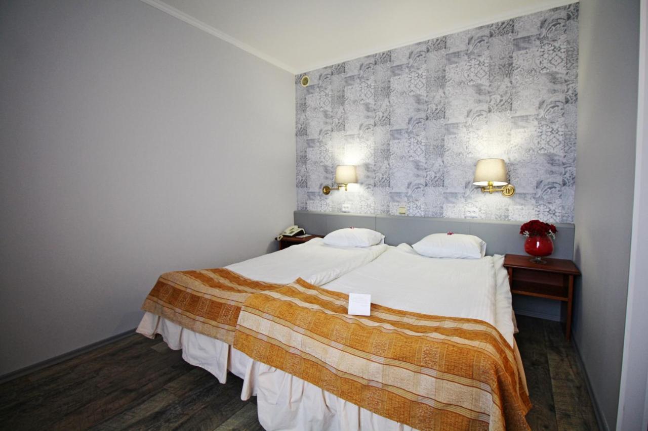 Nb Hotel With Free Parking Riga Exteriör bild